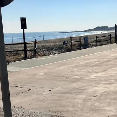 En El Edificio Barlovento, Situado En El Centro De Alcossebre, A 150m Del Mar Y Capacidad Hasta 8 Personas *